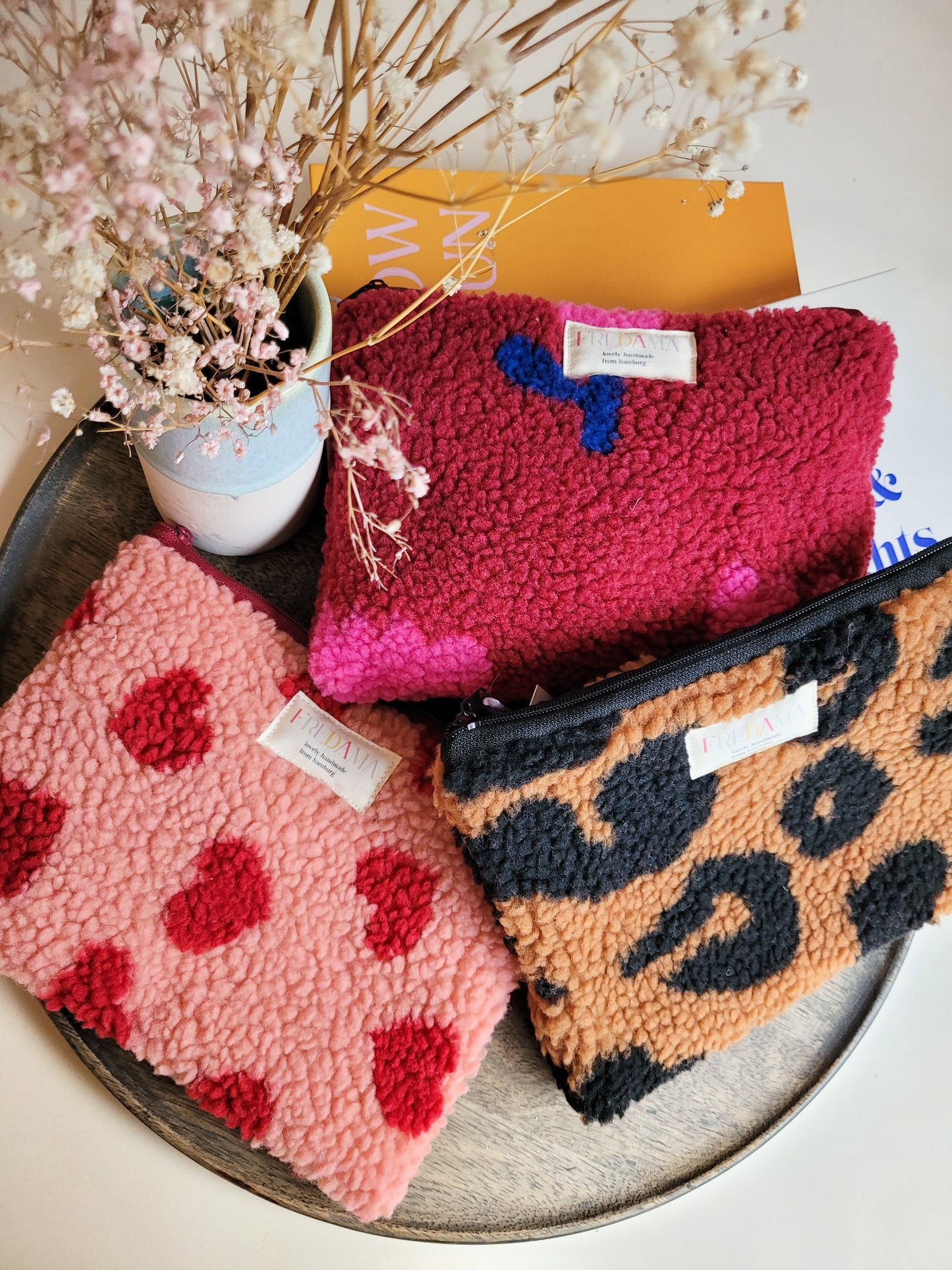 Große Tasche Leo-Print, Täschchen aus Kuschelstoff  - 20 x 13 cm