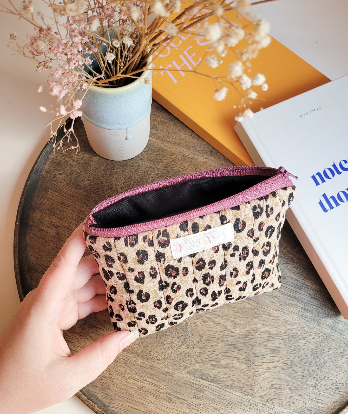 kleine Kosmetiktasche Leo Steppstoff, mit Boden, Maße 17x11 cm