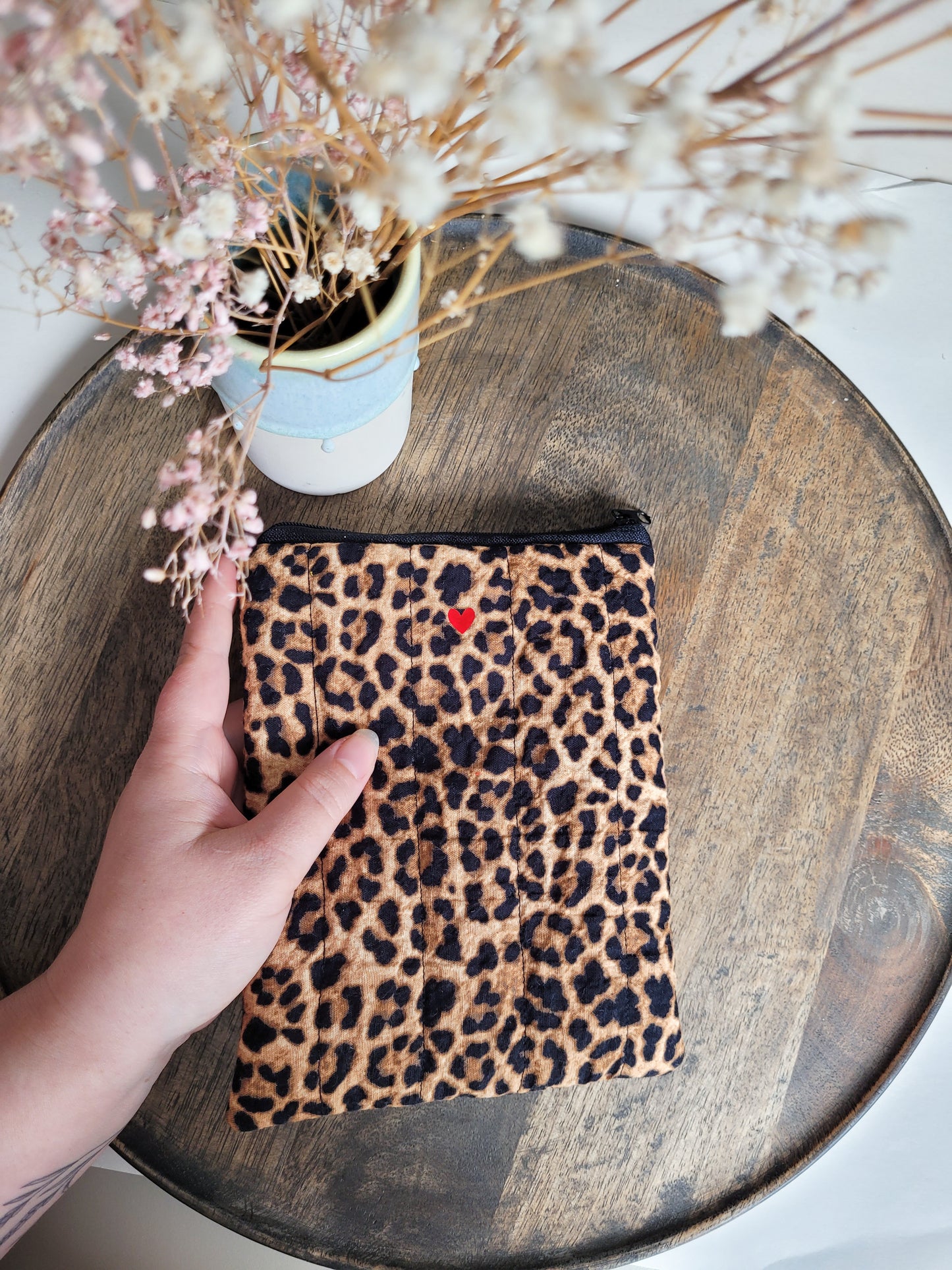 E-ReaderTasche mit Leo-Print aus Seersucker, E-Book Hülle mit Zipper