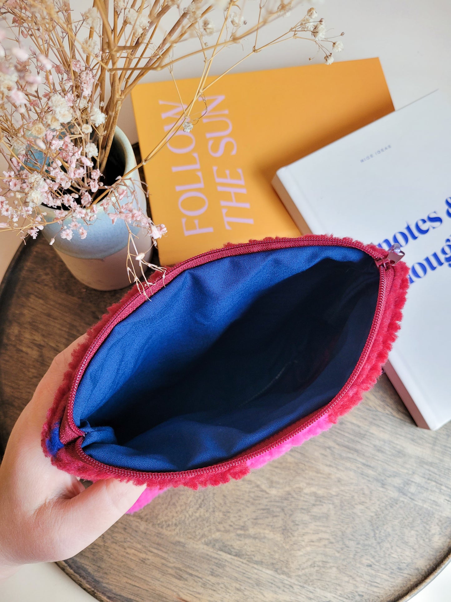 Große Tasche Bordeaux mit Blumen, Täschchen aus Kuschelstoff  - 20 x 13 cm