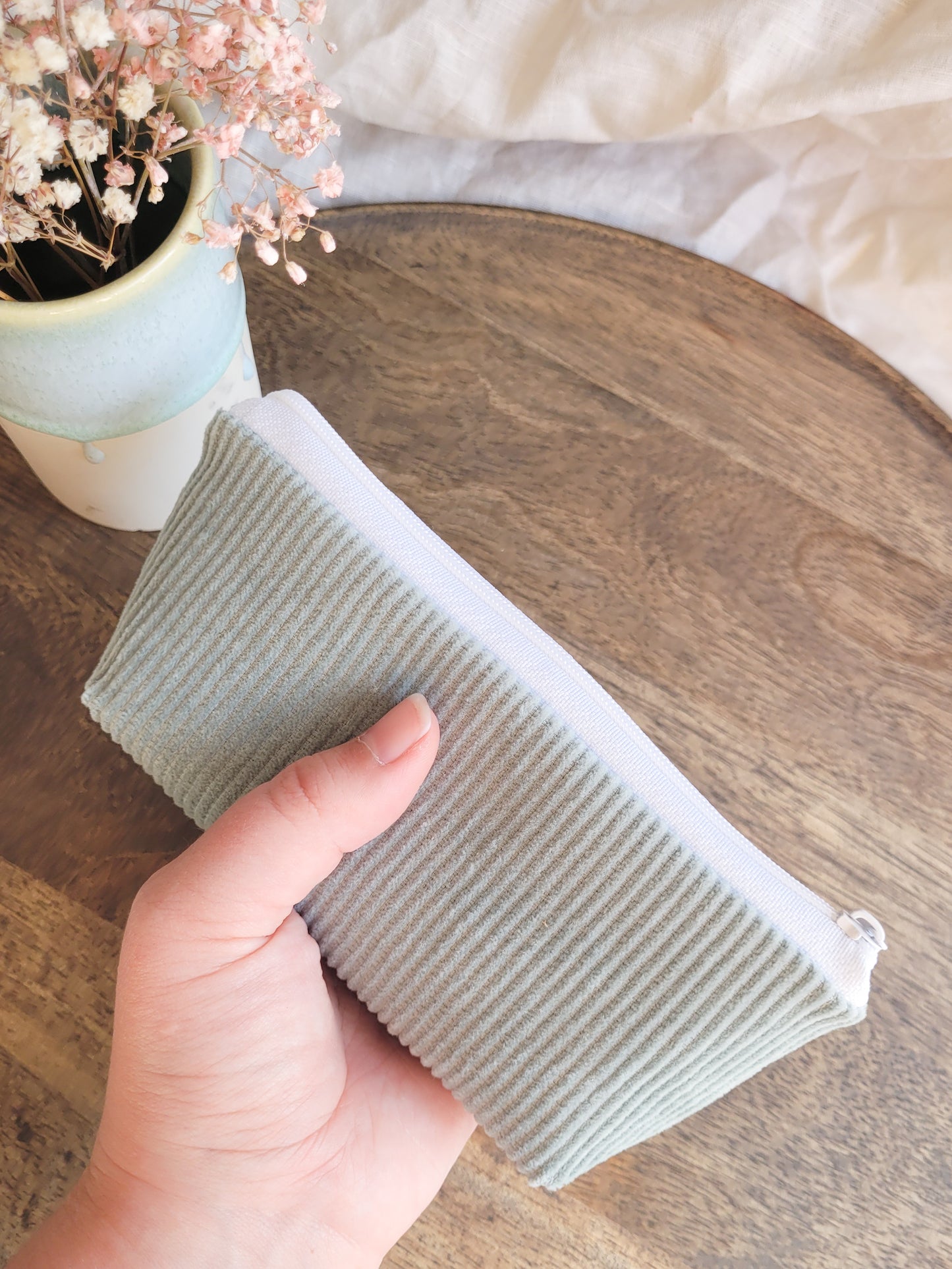 Brillenetui aus Cordstoff in Mint
