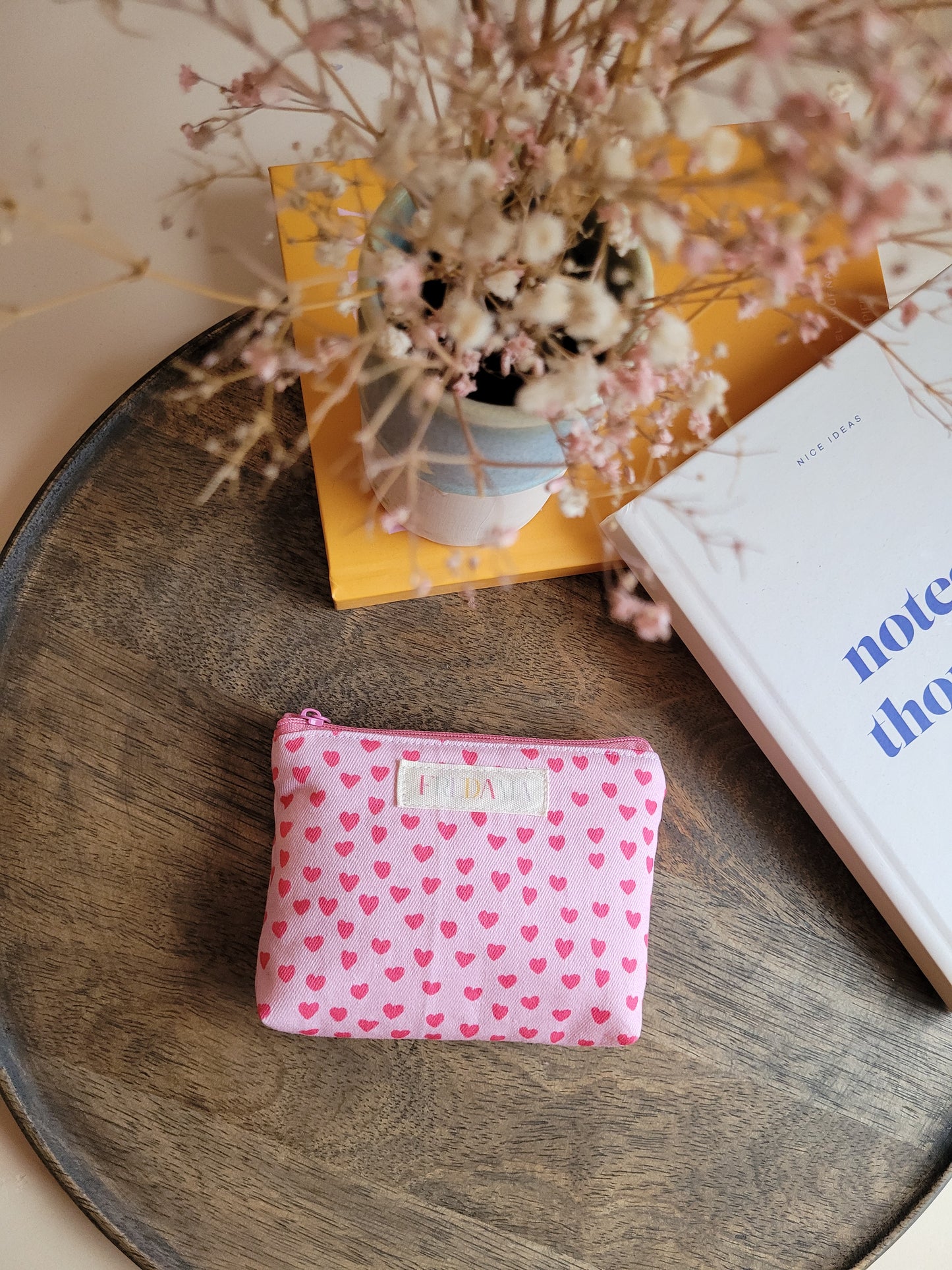 Mini rosa Schminktasche mit Herzen limited, mit Boden, Maße 13x9x2 cm